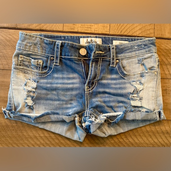 Buckle Pants - Buckle Daytrip Lynx Jean Shorts - Size 27